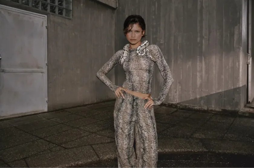 Zendaya di Louis Vuitton Spring/Summer 2027 pada Paris Fashion Week