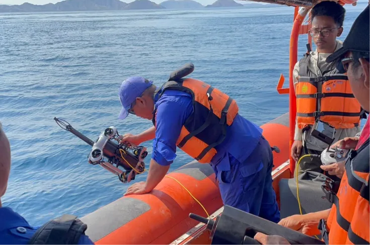 Ilustrasi tim SAR di laut